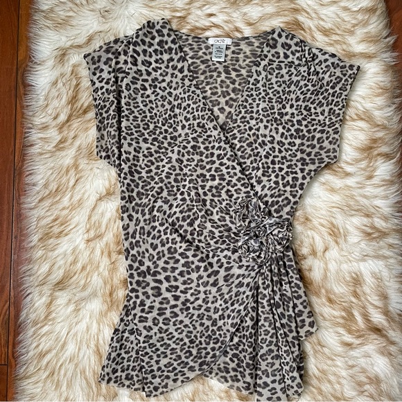 Cach’e leopard surplice top - Picture 6 of 6